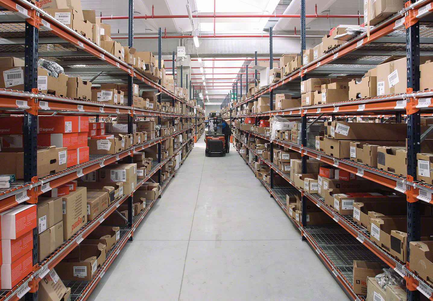 星空体育·星空官方网站-星空体育(中国)智慧安全用电-仓库库房方案